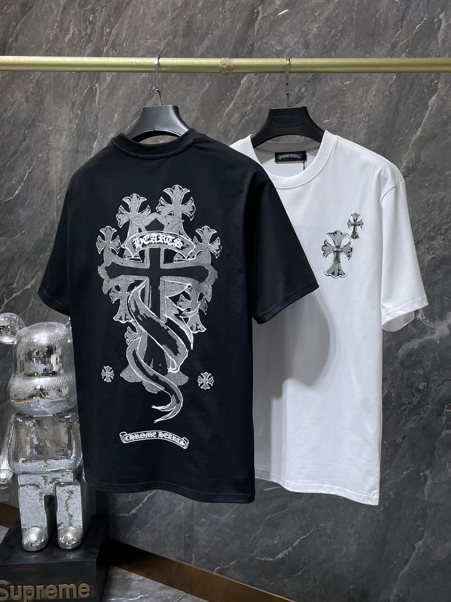 P146 New Chrome Hearts 25ss for summer. High-weight, environmentally friendly and high-quality top-grade fabric. 260g~270g. Chrome overlapping iron cross Sanskrit short sleeves. Counter synchronization. Re-engraved version 1:1. Recommended colors: white, black. Size: S, M, L, XL.